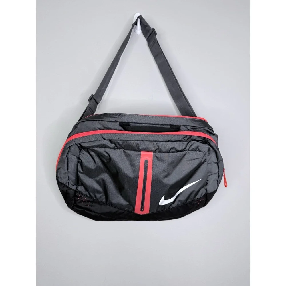 Nike Speed Run Athlete Duffel Bag Sports Travel Adjustable Strap Black